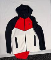 Nike Tech fleece Anzuh Rot/Schwarz/Weiss Essen-West - Frohnhausen Vorschau