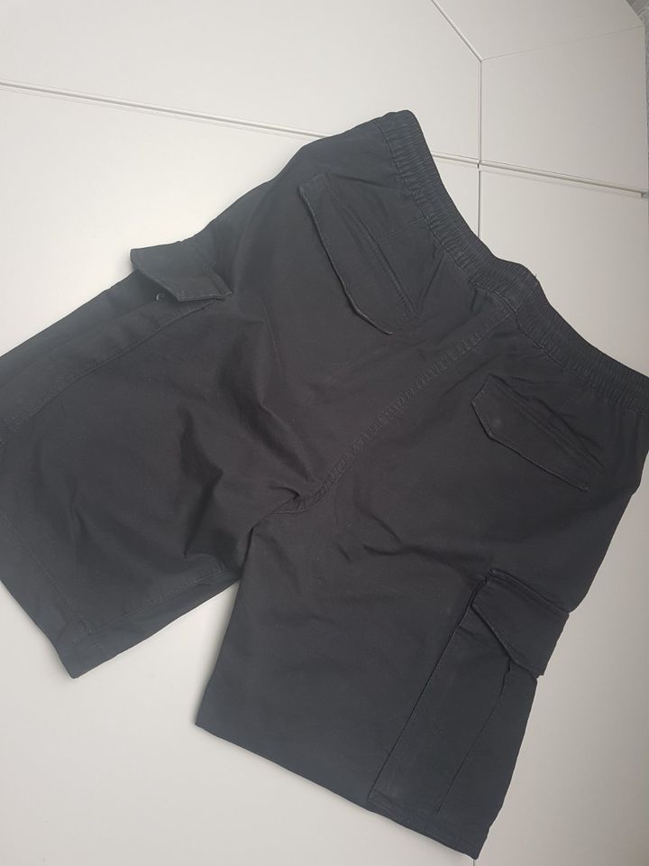 tolle, neue Shorts in blau/schwarz Gr. L ( eher XL ) H&M NEU in Heiningen