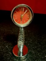 Mini Standuhr. 10,5 cm hoch. Metall verchromt. Betrieb/Knopzelle Baden-Württemberg - Korb Vorschau