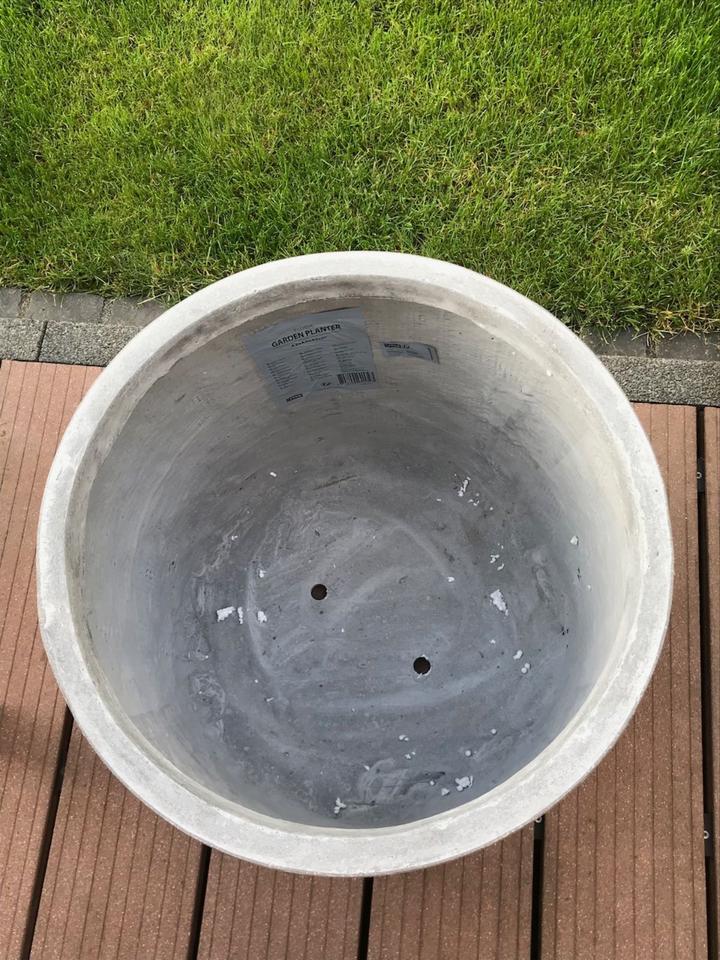 Pflanzkübel FLUGA Jysk Übertopf Blumentopf 42cm Beton grau in Rheinbach