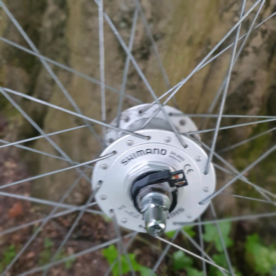 28 zoll shimano Reifen Felge in Hannover