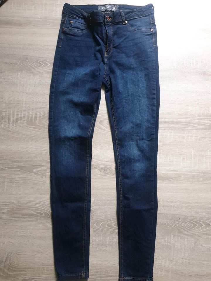 Jeans Damen Amisu skinny mid waist dunkelblau 30  (36/38) in Zwoenitz