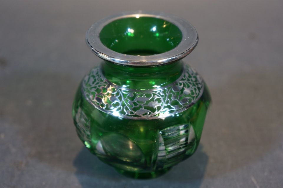 Jugendstil grüne Überfangglas Vase mit 1000er Silber Overlay in Düsseldorf