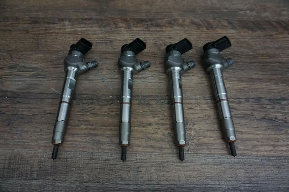 4x Stück Audi VW Skoda 2.0TDI Einspritzdüse Injektor 05L130277M in Wurzen