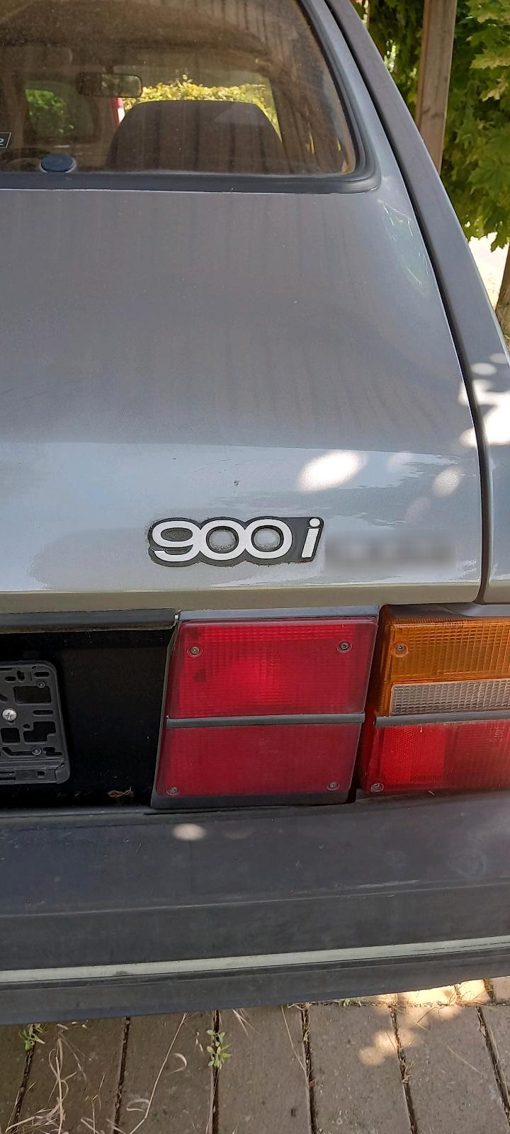 Abbildung des Autos Saab 900 i.