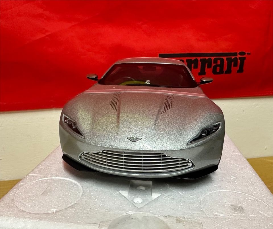 ELITE 007 Spectre James Bond Aston Martin DB-10 Modellauto 1:18 in Nürnberg (Mittelfr)