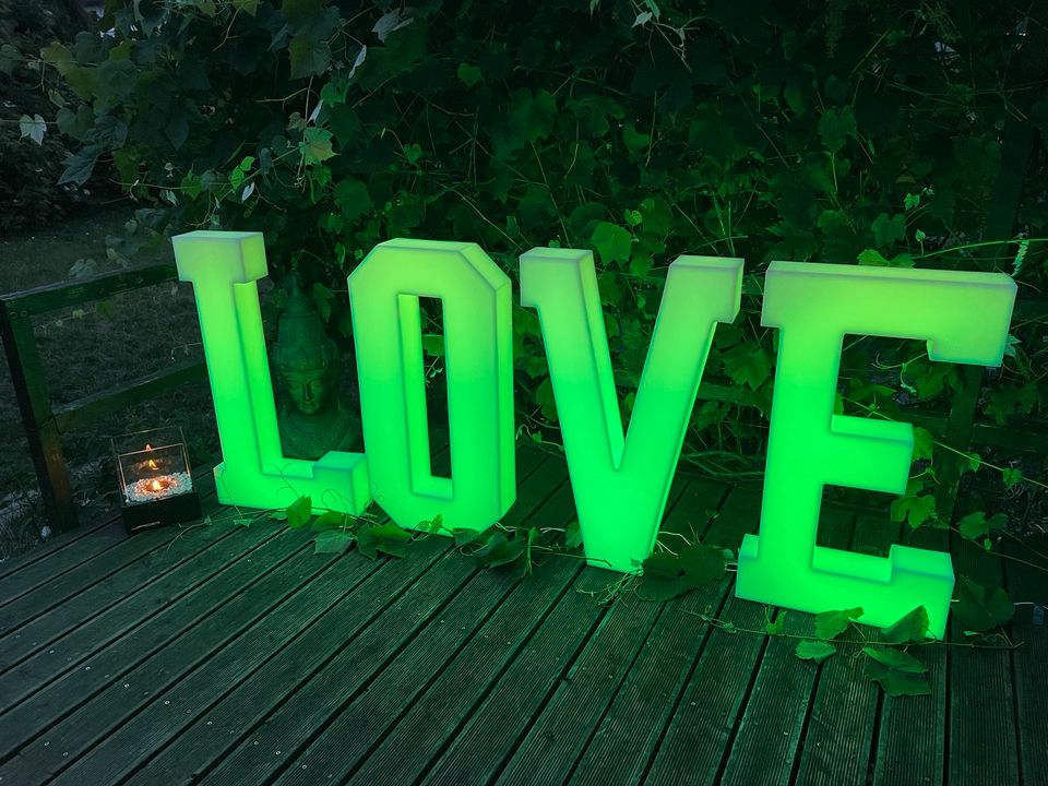 XXL Buchstaben LOVE beleuchtet in Dortmund