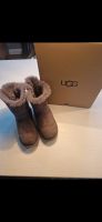 UGG Boots Lammfell grau gr.36 Bailey Bow, sehr guter Zustand Köln - Köln Junkersdorf Vorschau