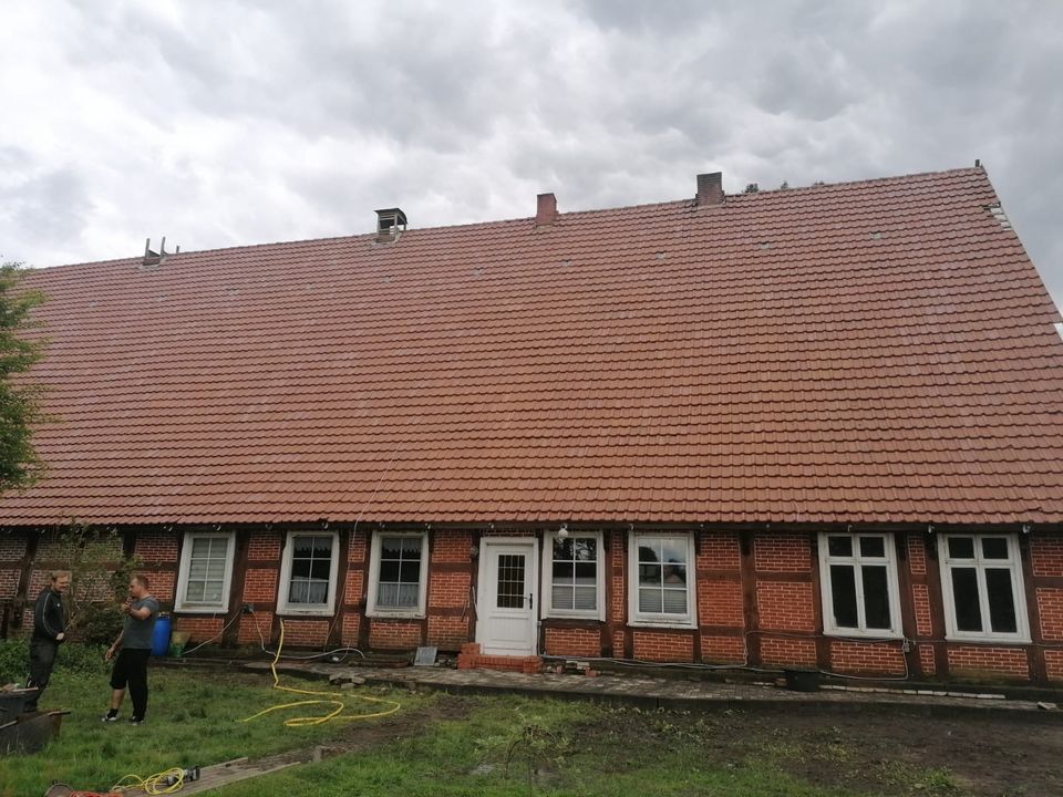 Dachreinigung Dachbeschichtung Pflastersteine reinigung in Schwerin