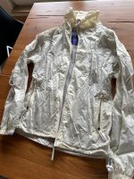 Superdry Regenjacke weiß/Creme Gr.XS selten getragen Nordrhein-Westfalen - Oer-Erkenschwick Vorschau