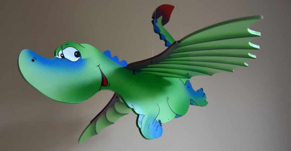 Holzdeko – Drache – Hängedrache Mobile für Kinder aus Holz in Meckenheim