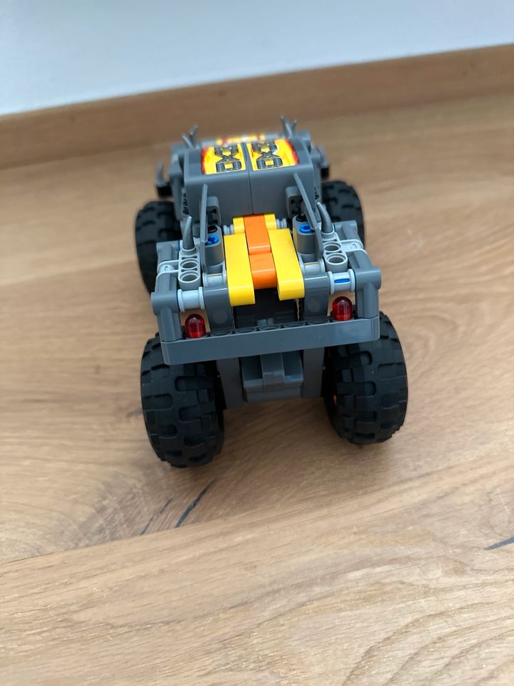 Lego Technic Auto Fahrzeug Monster Truck in Herford