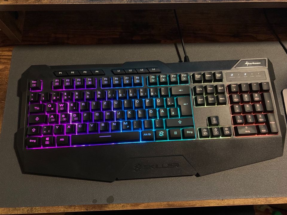 Sharkoon Skiller SGK4 Gaming Tastatur - Schwarz in Gelnhausen