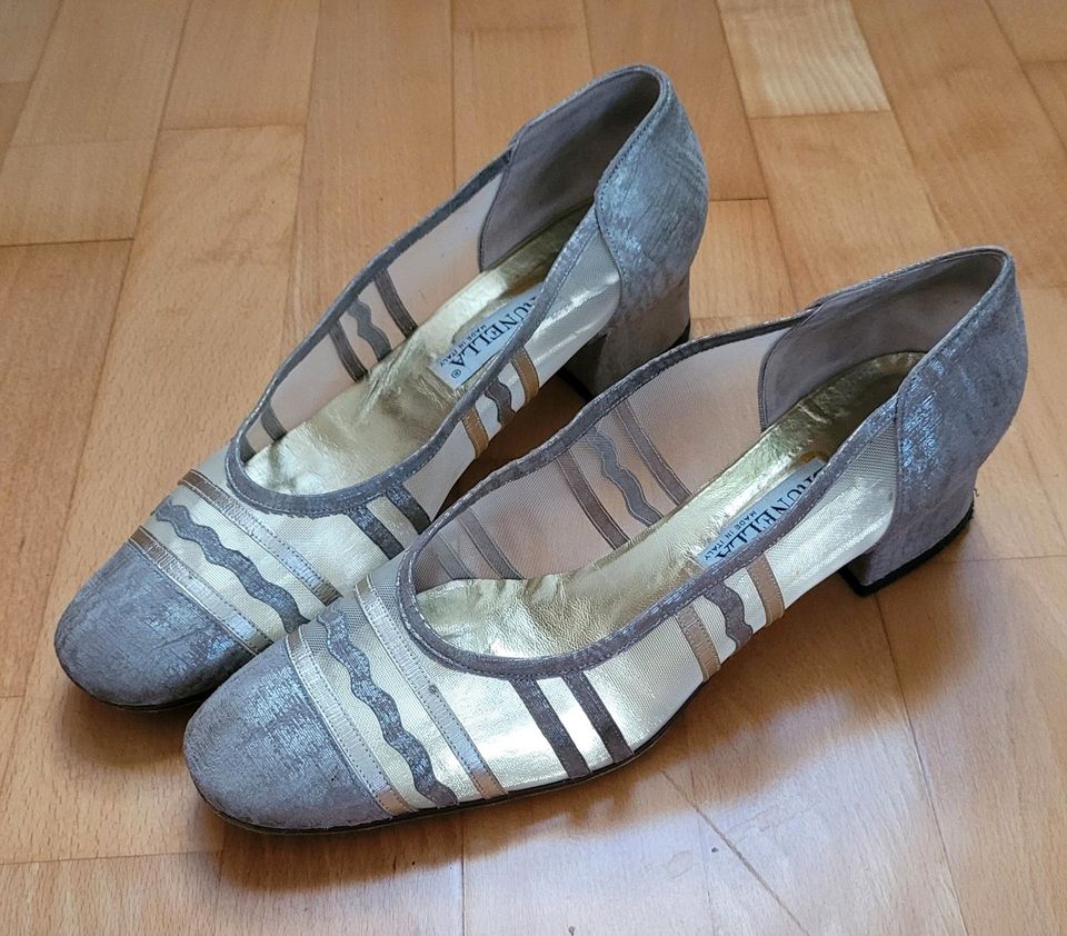 5 paar Vintage Sandalen, Slipper, Pumps | Größe 42,5 in Hattersheim am Main