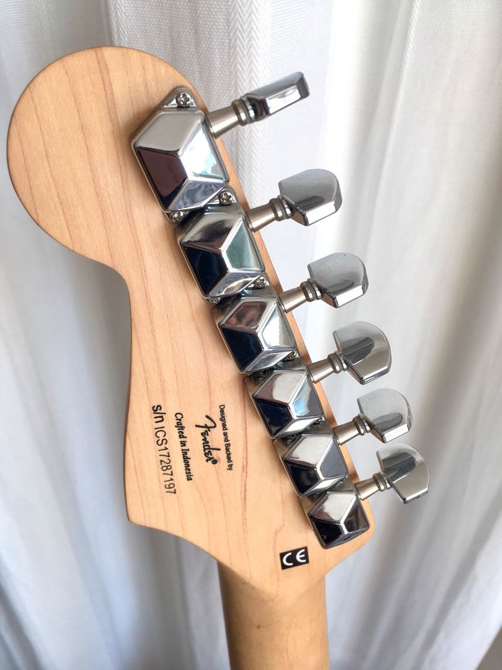 E-Gitarre ältere Fender Squiere Bullet Strat in Darmstadt