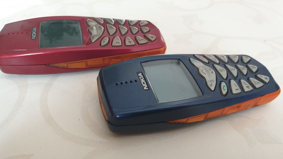 Nokia 3510i mit Steckernetzteil in Kleinmachnow