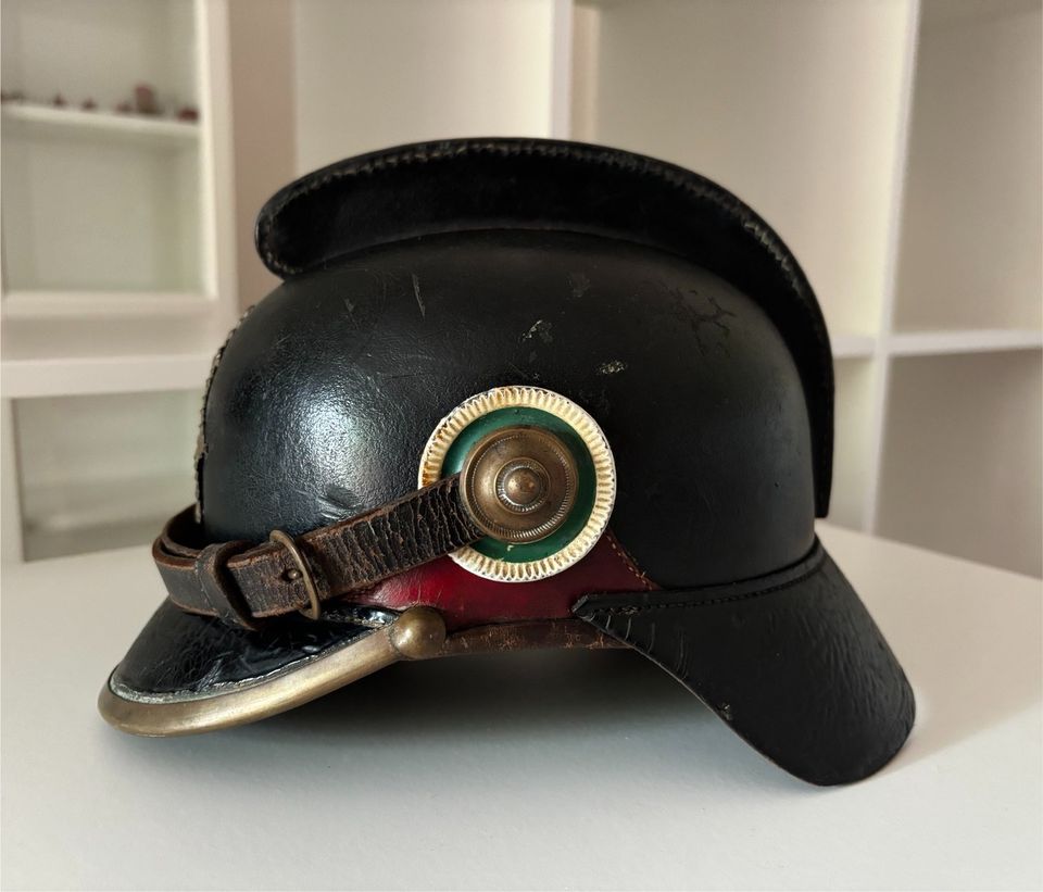 Helme der Sächsischen Feuerwehr 1850-1945 /antiker Feuerwehrhelm in Chemnitz