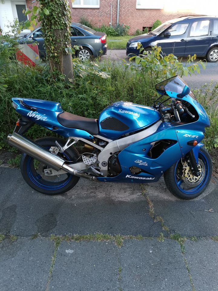 Kawasaki ZX-9R in Hamburg