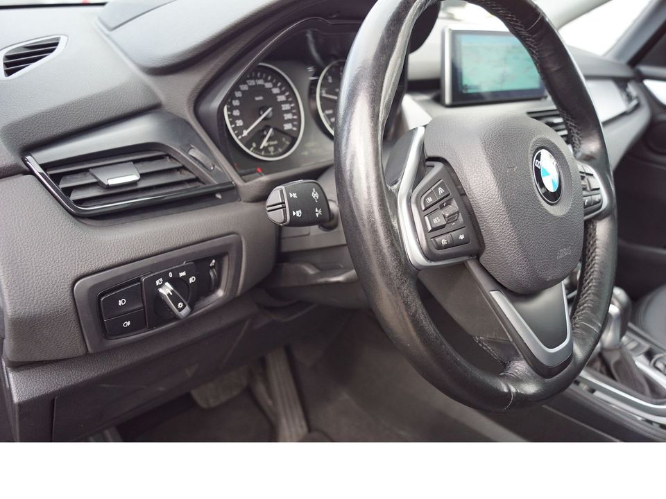 BMW 218d Active Tourer, Pano, Leder, Head-UP, Euro 6 in Wegberg