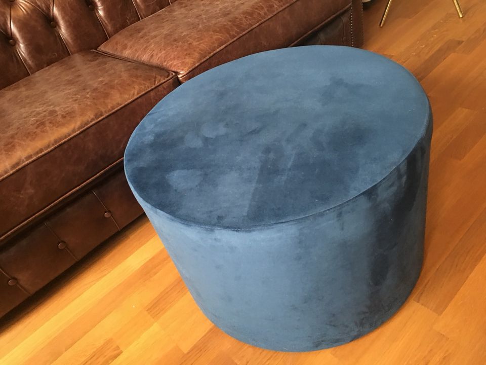 Hochwertiger Samt Hocker / Pouf in Düsseldorf