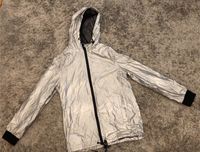 Silberne Jacke mit einem Holographischen Design Friedrichshain-Kreuzberg - Kreuzberg Vorschau