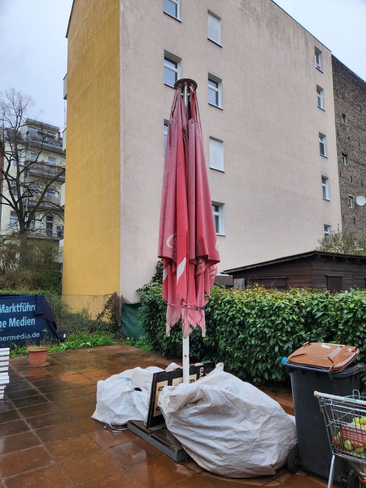 Sonnenschirm aus Metallgestell ca. 5m ohne Fuß in Berlin