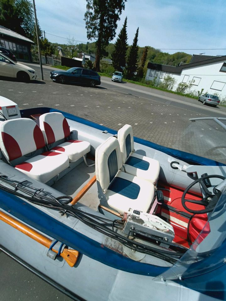 Schlauchboot Wiking mit Außenborder und Trailer in Linz am Rhein