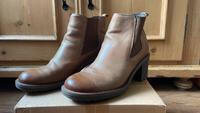 Chelsea Boots / Stiefeletten mit Absatz, Gr. 41 Köln - Köln Dellbrück Vorschau