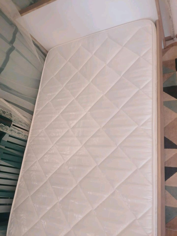 Bett mit stilvollem Baldachin zu verkaufen 120x200 cm in Trier