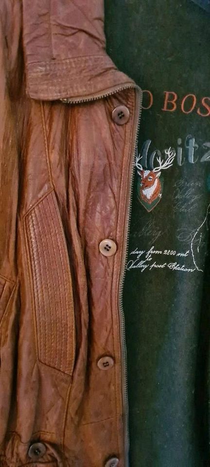 "Hugo Boss Lederjacke, lim. Edition St. Moritz, Gr. 52 in Nidderau