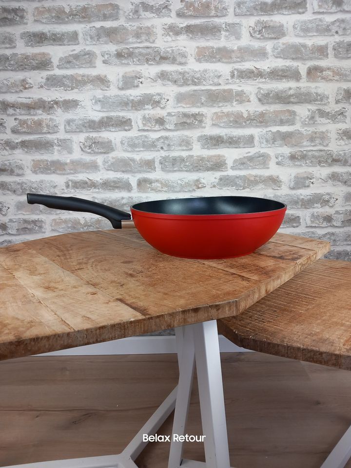 Lagostina Cucina Mediterranea Wok Pfanne 28 cm, rot in Bremen