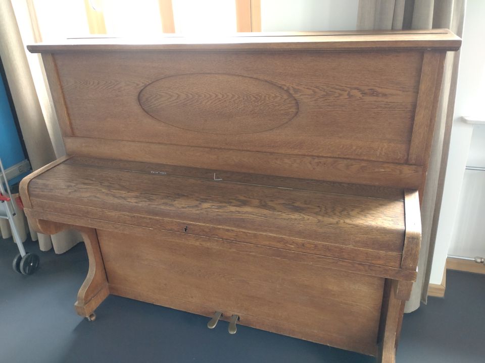 altes Klavier/Piano Dörge Augsburg in Lauterhofen