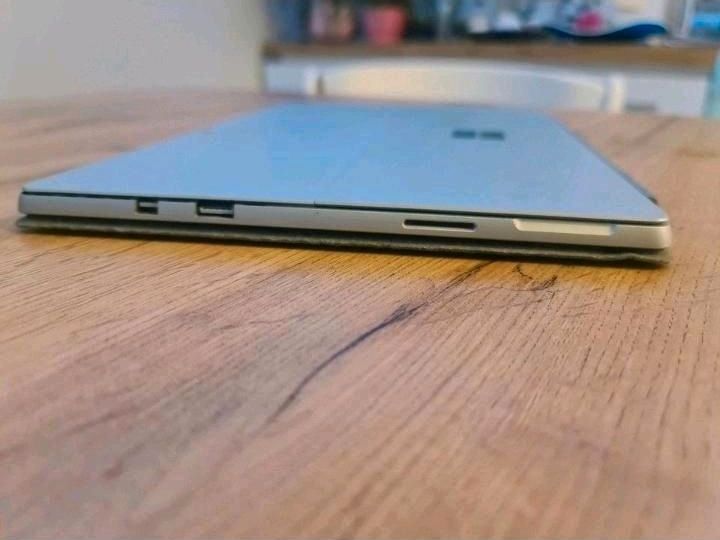 Surface Pro 5 1807 LTE 256GB SSD 8GB RAM I5 Prozessor  AKKU Neu in Kirchentellinsfurt