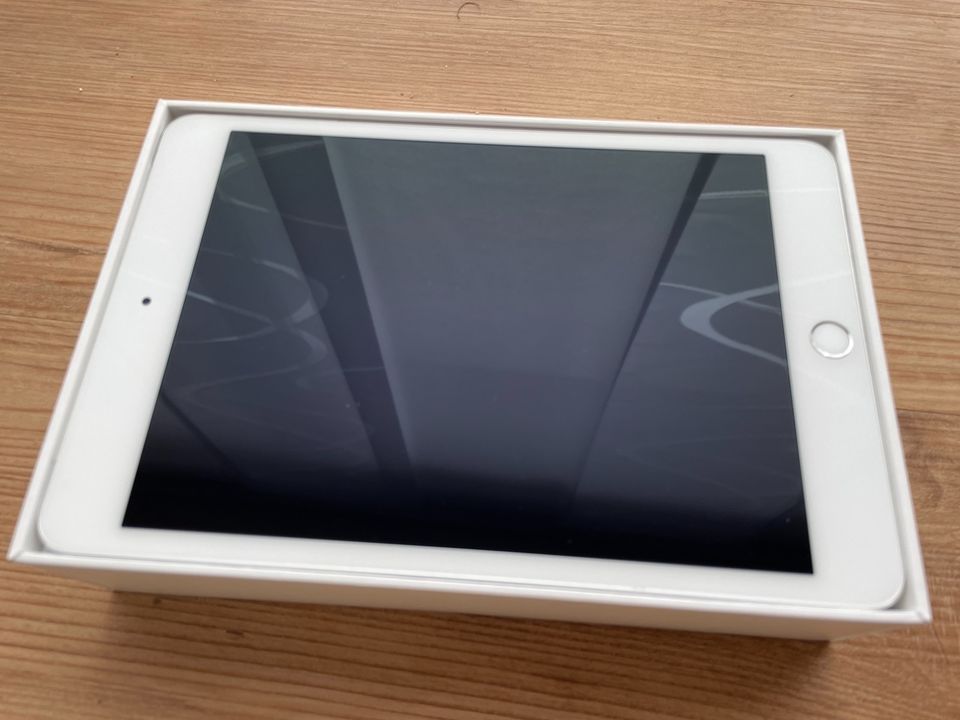 Apple iPad mini 4, WiFi & Cellular, 4G, 128 GB, neuwertig in OVP in Salem
