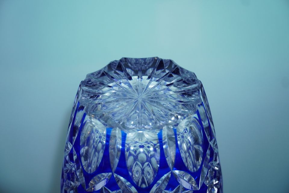 Kristall-Vase Überfang blau Schleuderstern boho in Köln