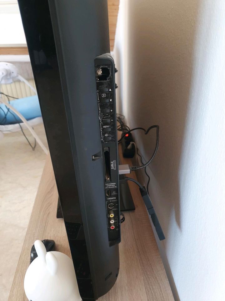 Toshiba Fernseher  100 cm in Bisingen