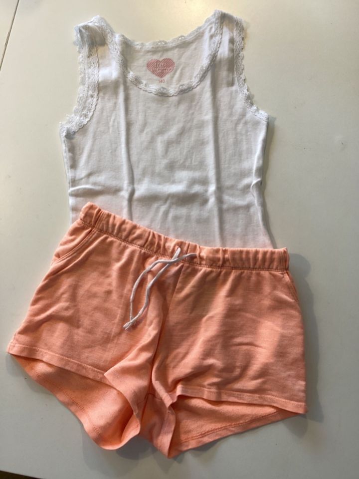 Set aus TOP & SHORTS H&M Pocopiano Gr.140 lachs weiß kurze Hose in Nordhorn