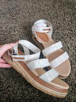 Neue Tommy Hilfiger Sommer Sandalen beige 39 Wedges Niedersachsen - Drochtersen Vorschau
