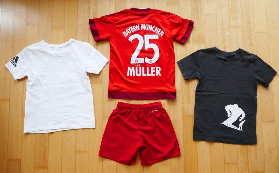 4 T-Shirts/Trikots+Shorts Jogginganzug von adidas Gr. 128 - ab 5€ in Remseck am Neckar