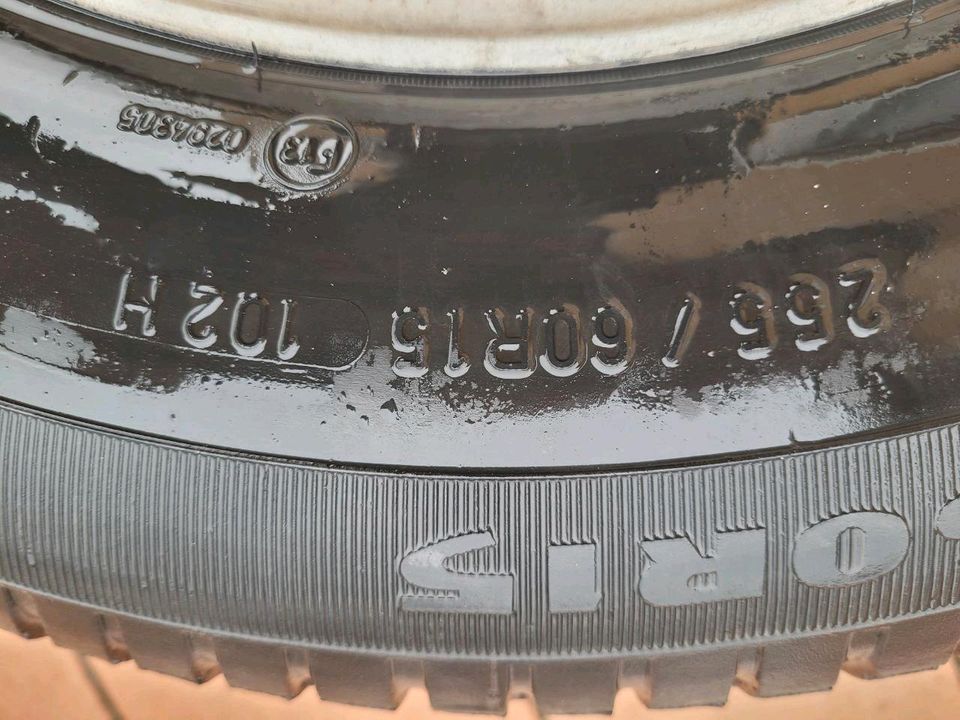 Suzuki Alufelgen 7J ×15H2  LK 5×139.7 mit Reifen 255/60 R15 102H in Luhden