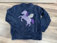 Kuscheliger Pullover Glitzer Einhorn Mädchen Größe 122 Nordrhein-Westfalen - Weeze Vorschau