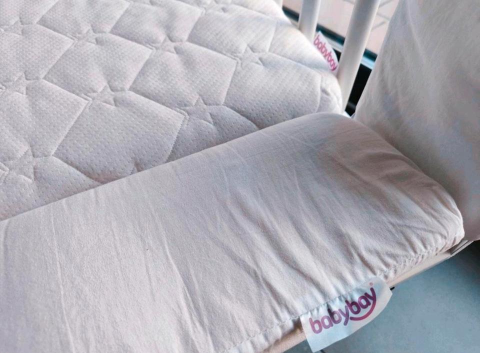 Beistellbett Babybay Maxi inkl. Bettverbreitung und Zubehör in Kamen