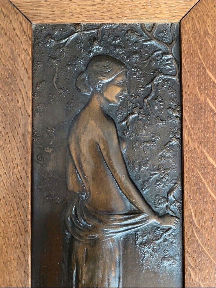 Bronze Relief Frau Jugendstil in Großbeeren