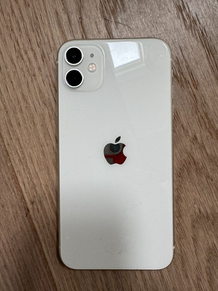 Apple iPhone 11 Weiss 128GB, Top Zustand in Dieburg