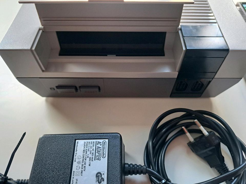 Nintendo NES Konsolen, Spiele und Zubehör in Harrislee