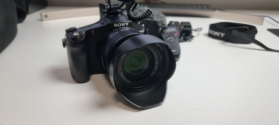 Sony Cyber-Shot DSC-RX10 M2 Kamera + viel Zubehör in Sehnde