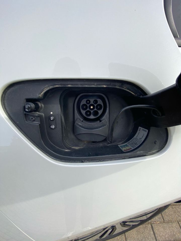 VW Golf 7 35,8kWh e-Golf Wärmepumpe+Navi+Carplay+Dynaudio+CCS+LED in Blankenheim bei Sangerhausen