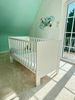 Babybett aus Holz weiß 70x140 höhenverstellbar mit Alvi Matratze Nordrhein-Westfalen - Mülheim (Ruhr) Vorschau