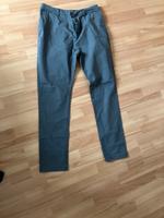 graue Stoffhose L34 W38 Asia Niedersachsen - Coppenbrügge Vorschau