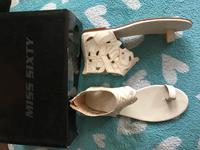Miss Sixty Sandalen, Zehentrenner, Gr 39, Weiß, Echtleder Sachsen-Anhalt - Naumburg (Saale) Vorschau